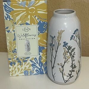 Lenox Wildflower Collection Ceramic Vase 9.25” New Inbox - No Flaws